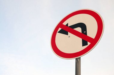 Sola dönüş, kopyalanamaz, çoðaltýlamaz, taklit edilemez Trafik işaretleri ile dışarı çapraz ok sol