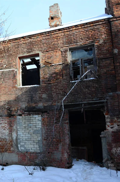 Fragmento Edificio Abandonado Dos Pisos Después Operaciones Militares Donetsk —  Fotos de Stock