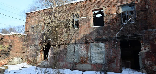 Fragmento Edificio Abandonado Dos Pisos Después Operaciones Militares Donetsk —  Fotos de Stock