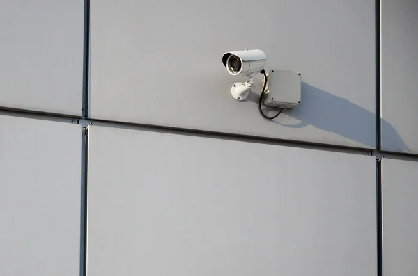 White Surveillance Camera Built Metal Wall Office Building — Stock Photo, Image