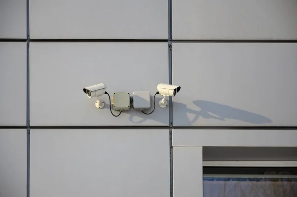 White Surveillance Camera Built Metal Wall Office Building — Stock Photo, Image