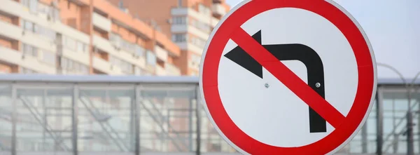 Gire Izquierda Está Prohibido Señal Tráfico Con Flecha Tachada Izquierda —  Fotos de Stock