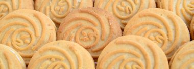 Çok sayıda yuvarlak kurabiye Hindistan cevizi dolduran Close-Up