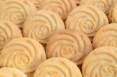 Çok sayıda yuvarlak kurabiye Hindistan cevizi dolduran Close-Up