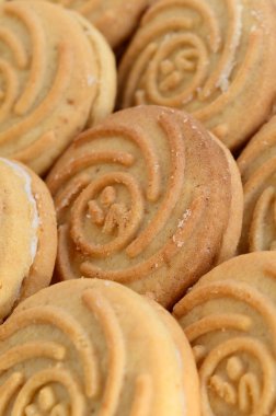 Çok sayıda yuvarlak kurabiye Hindistan cevizi dolduran Close-Up