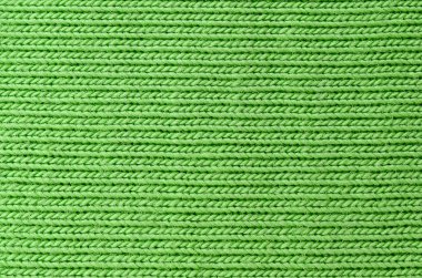 Kumaş dokusuna parlak yeşildir. Gömlek ve bluz yapmak için malzeme