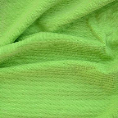 Kumaş dokusuna parlak yeşildir. Gömlek ve bluz yapmak için malzeme