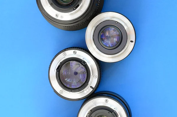 Several Photographic Lenses Lie Bright Blue Background Space Text — Stock Photo, Image