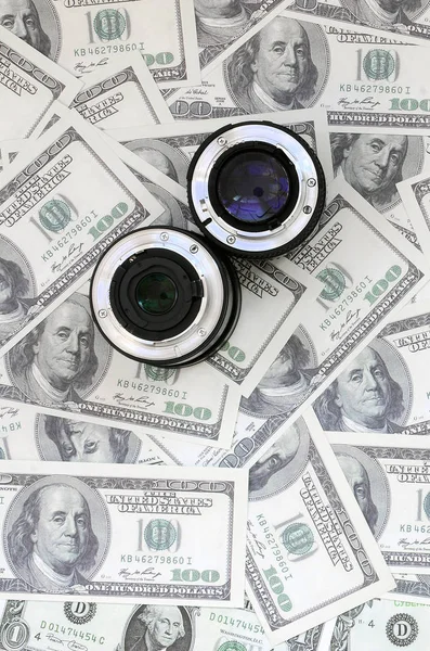 Two Photographic Lenses Lie Background Lot Dollar Bills Space Text — Stock Photo, Image