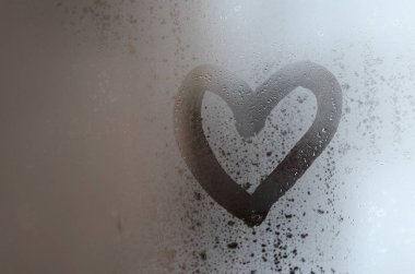 Kalp misted camına kışın boyanır