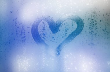 Kalp kışın sisli camlara boyanır.