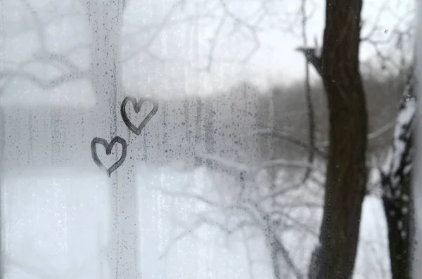 Два Серця Намальовані Склі Взимку — стокове фото