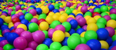 Bir çocuk ballpit bir Bahçesi, birçok renkli plastik topları. Desen kadar kapatın