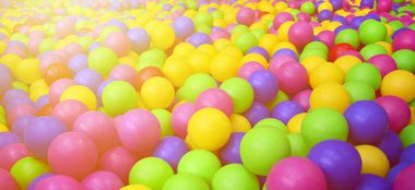 Bir çocuk ballpit bir Bahçesi, birçok renkli plastik topları. Desen kadar kapatın