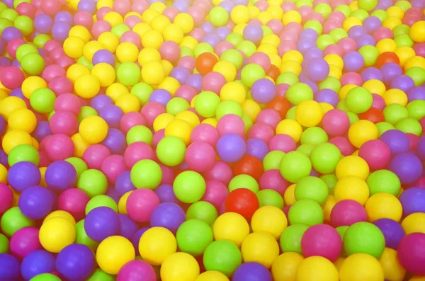 Viele Bunte Plastikbälle Einem Kinderballkasten Auf Einem Spielplatz Nahaufnahme — Stockfoto