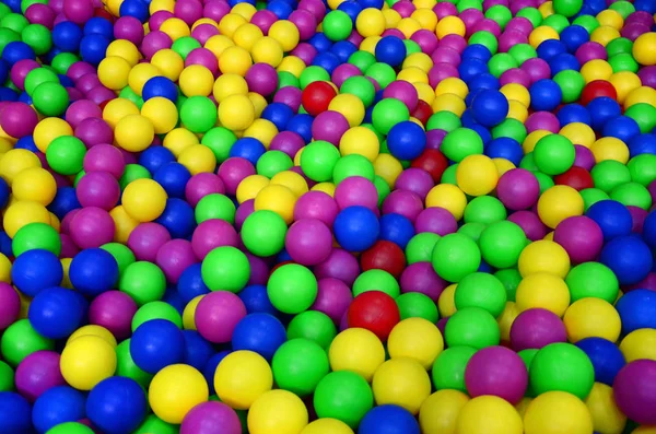 Många Färgglada Plast Bollar Barnens Ballpit Lekplats Närbild Mönster — Stockfoto