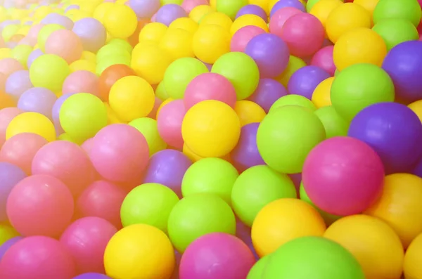 Muchas Bolas Plástico Colores Una Bola Niños Patio Recreo Patrón —  Fotos de Stock