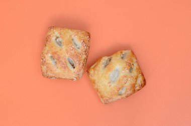 Havadar bir puf böreği birleştirir tatmin et köfte ve 