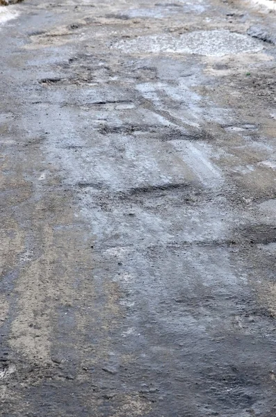 Поврежденная Асфальтовая Дорога Выбоинами Вызванными Циклами Замерзания Таяния Зимой Плохая — стоковое фото
