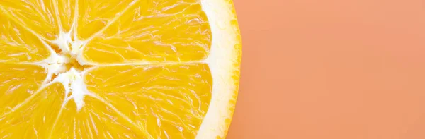 Vista Superior Una Rodaja Fruta Naranja Sobre Fondo Brillante Color — Foto de Stock