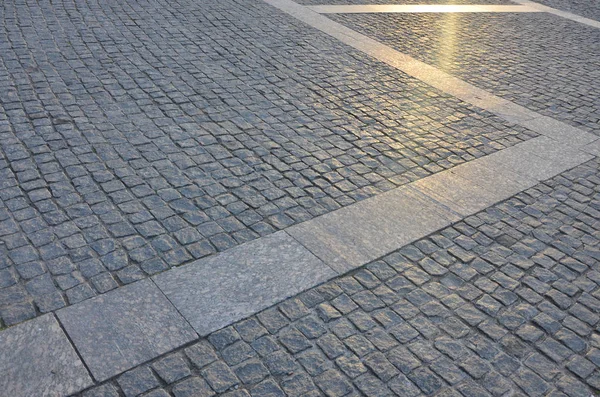 街道广场的碎片 折叠出一个灰色的方形铺路石 — 图库照片
