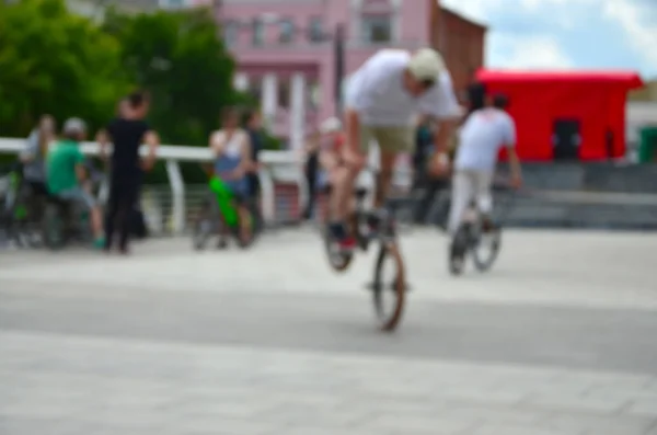 Image Déconcentrée Beaucoup Gens Avec Des Vélos Bmx Rencontre Des — Photo