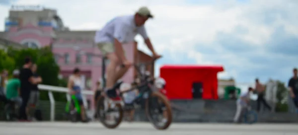 Image Déconcentrée Beaucoup Gens Avec Des Vélos Bmx Rencontre Des — Photo