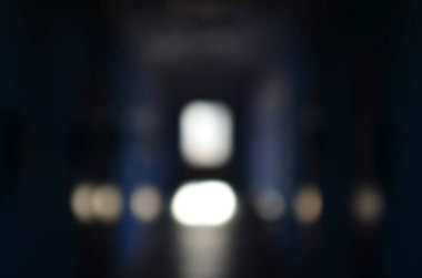 İhmal edilen bir kamu Binası, kasvetli koridor bulanık görüntü. Bir yoksul konut yüksek katlı binada bir kamusal alan ufuk resmi