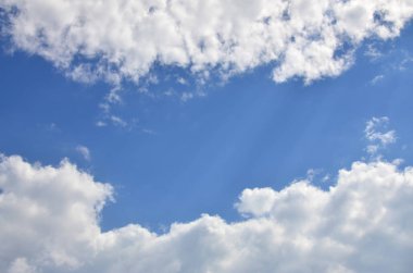 Güzel mavi gökyüzü arka plan şablonu aşağıdaki giriş metin mesajı için bazı alan mavi izole ile