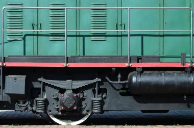 Şok emiciler ve fren cihazlar ile modern Rus Elektrikli tren tekerlekleri. Taksi tarafında