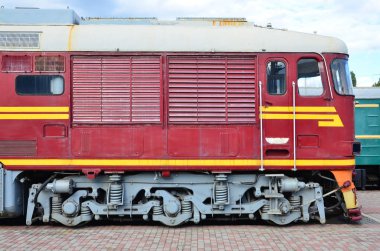 Modern Rus elektrikli tren kabin. Demiryolu Tren çarkları ve windows kabinlerin şeklinde bir sürü Başkanı yan görünüm