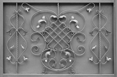 Gümüş metal geçit doku ile güzel bir çiçek desenli dövme metal