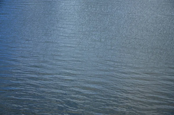 Texturen Mörka Floden Bevattnar Påverkan Vind Inpräntad Perspektiv Horisontell Bild — Stockfoto