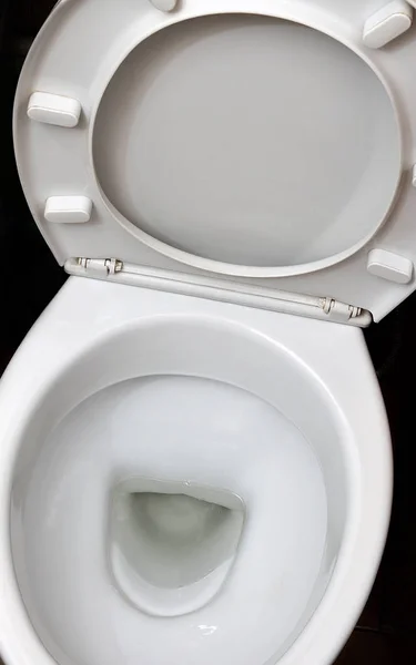 Ein Foto Einer Weißen Keramik Toilettenschüssel Der Umkleidekabine Oder Badezimmer — Stockfoto