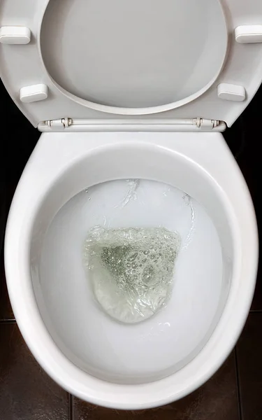 Ett Foto Vita Keramiska Toalettstolen Färd Med Att Tvätta Det — Stockfoto