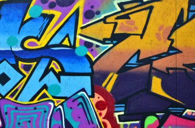 Sanat toprak altında. Güzel sokak sanat graffiti tarzı. Duvar Soyut çizimler ev boya ile dekore edilmiştir. Modern ikonik kentsel kültür sokak gençlik. Soyut şık resim duvarda
