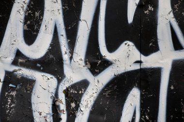 Arka plan resmi duvarın renkli soyut grafiti ile dekore edilmiştir. Sokak sanatı kavramı