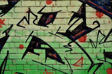 Arka plan resmi duvarın renkli soyut grafiti ile dekore edilmiştir. Sokak sanatı kavramı