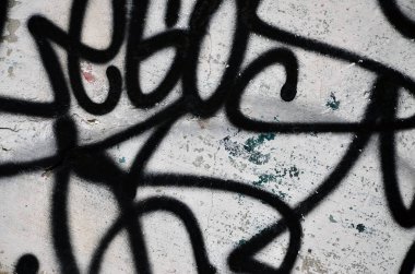 Arka plan resmi duvarın renkli soyut grafiti ile dekore edilmiştir. Sokak sanatı kavramı