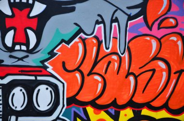 Ayrıntılı görüntü renk grafiti çizim. Arka sokak sanatı resim. Profesyonel grafiti sanatçısı tarafından renkli şaheser bir parçası