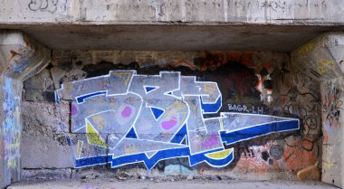 Ayrıntılı görüntü çok eski ve yaşlı renk grafiti duvardaki çizim. Arka plan grunge sokak sanatı resmi
