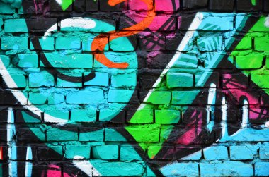 Ayrıntılı görüntü renk grafiti çizim. Arka sokak sanatı resim. Profesyonel grafiti sanatçısı tarafından renkli şaheser bir parçası