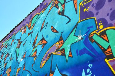Ayrıntılı görüntü renk grafiti çizim. Arka sokak sanatı resim. Profesyonel grafiti sanatçısı tarafından renkli şaheser bir parçası