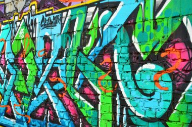 Ayrıntılı görüntü renk grafiti çizim. Arka sokak sanatı resim. Profesyonel grafiti sanatçısı tarafından renkli şaheser bir parçası