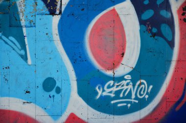 Eski bir renkli grafiti duvardaki çizim parçası. Arka plan resmi olarak bir örnek sokak sanatı, vandalizm ve sprey boya ile duvar resmi