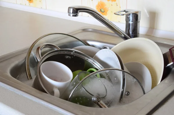 Dirty Dishes Unwashed Kitchen Appliances Filled Kitchen Sink — Stock Photo, Image