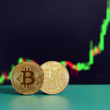 Grafikteki konumu büyüme gösteriyor ekranının arka planına yeşil yüzey üzerinde iki altın bitcoins yalan