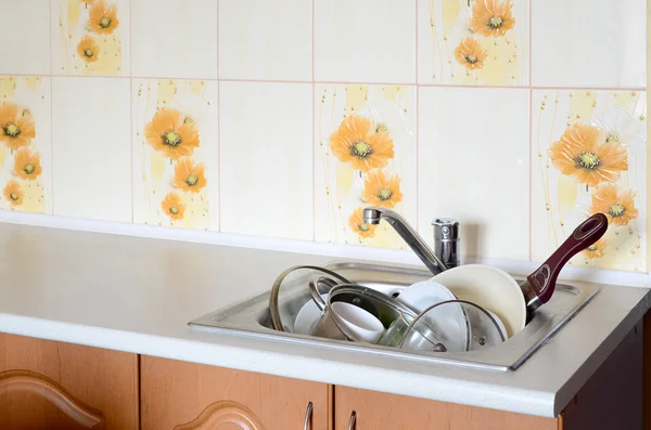 Грязная Посуда Немытая Кухонная Техника Наполнили Кухонную Раковину — стоковое фото