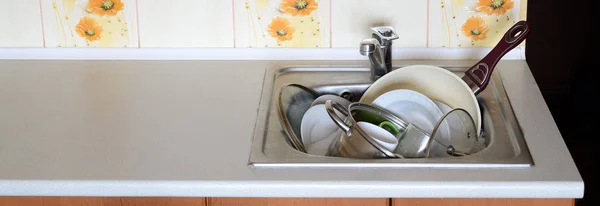 Dirty Dishes Unwashed Kitchen Appliances Filled Kitchen Sink — Stock Photo, Image