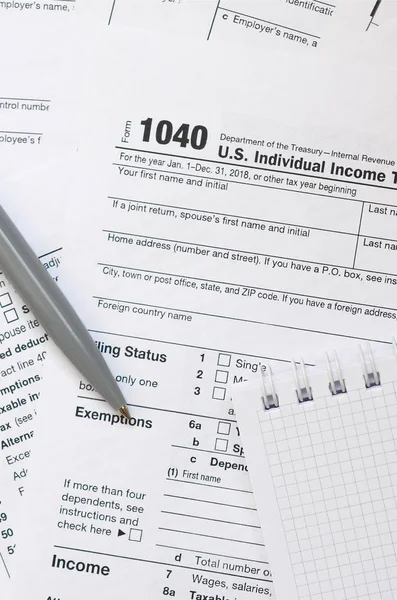 Pen Notebook Lies Tax Form 1040 Individual Income Tax Return — Stock Photo, Image